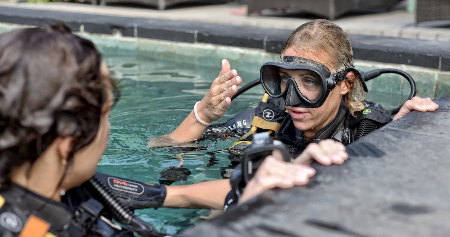 How to use less air underwater? PADI Course Director Laura from the Gili Islands has the answer.