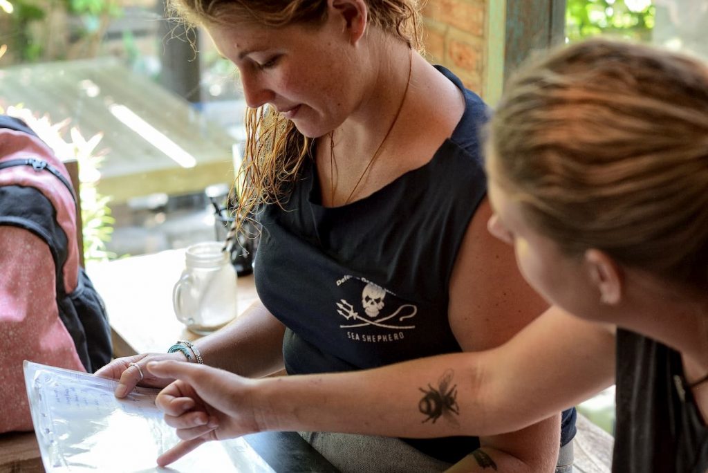 Divemaster Jordan preparing for mapping assignment