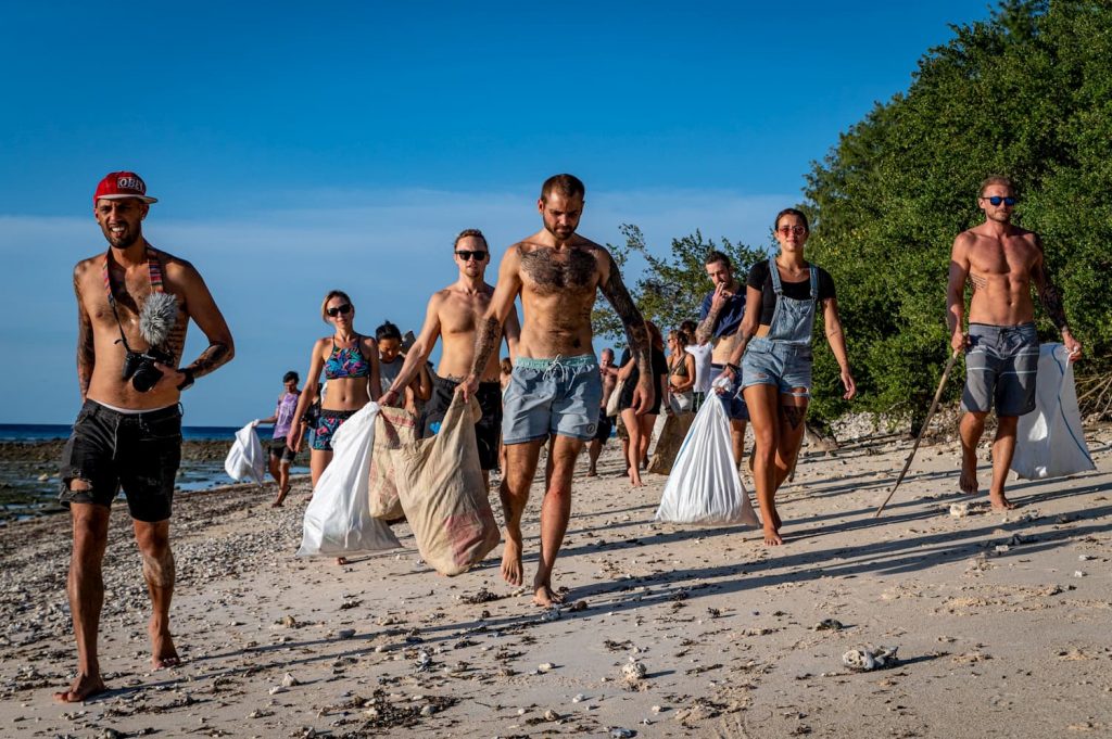 beach cleanup on Indonesia's Gili Trawangan